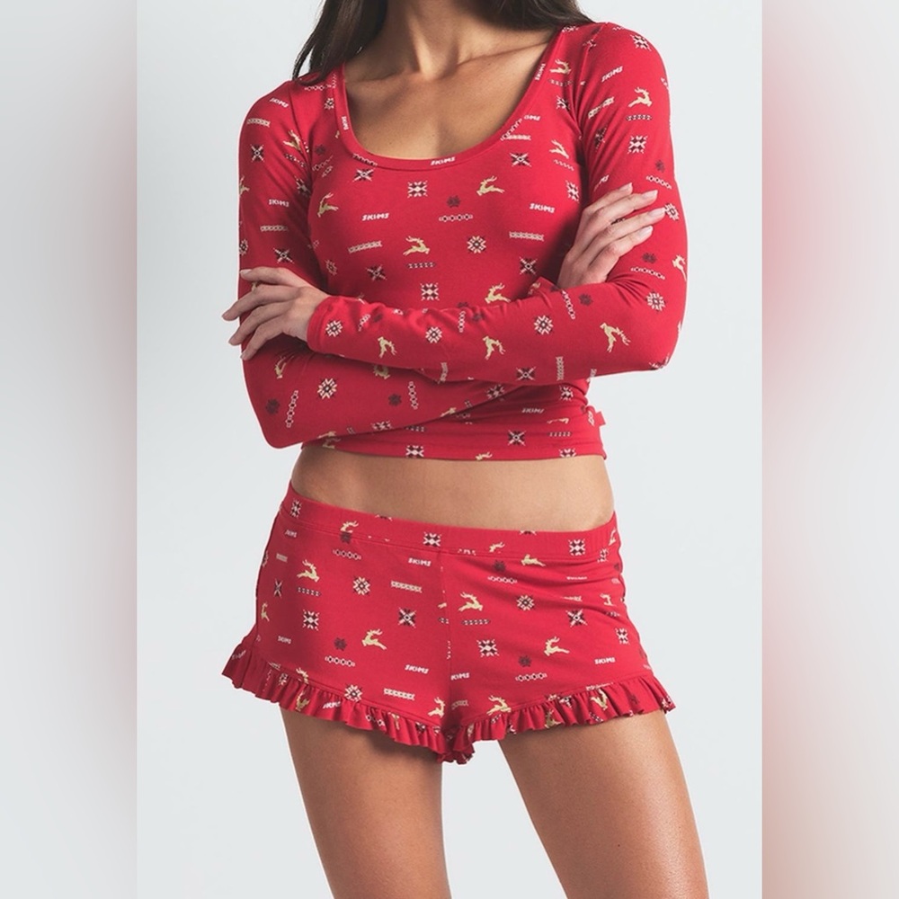 🎄 SKIMS Scoop Neck Top & Ruffle Shorts Sleep Set | M | NWT 🦌✨
